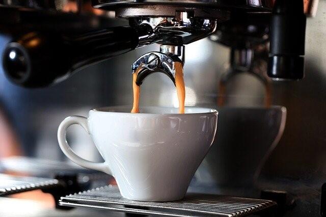 kaffeeroesterei-cafe-barista
