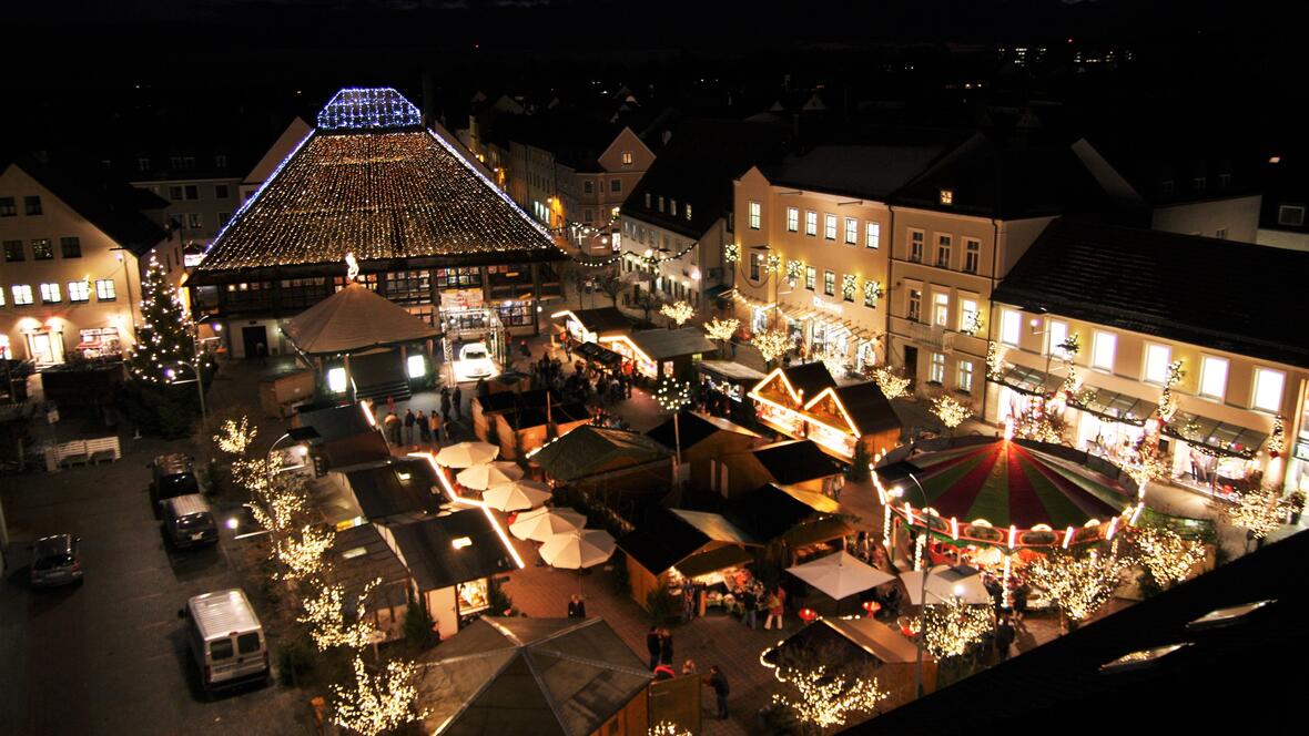 weihnachtsmarkt-schrannenplatz-stadt-neuburg