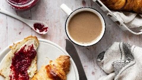 2026-02-11_11-21-50-fit_fuer_familie__familiy_talk_bei_broetchen_und_kaffee