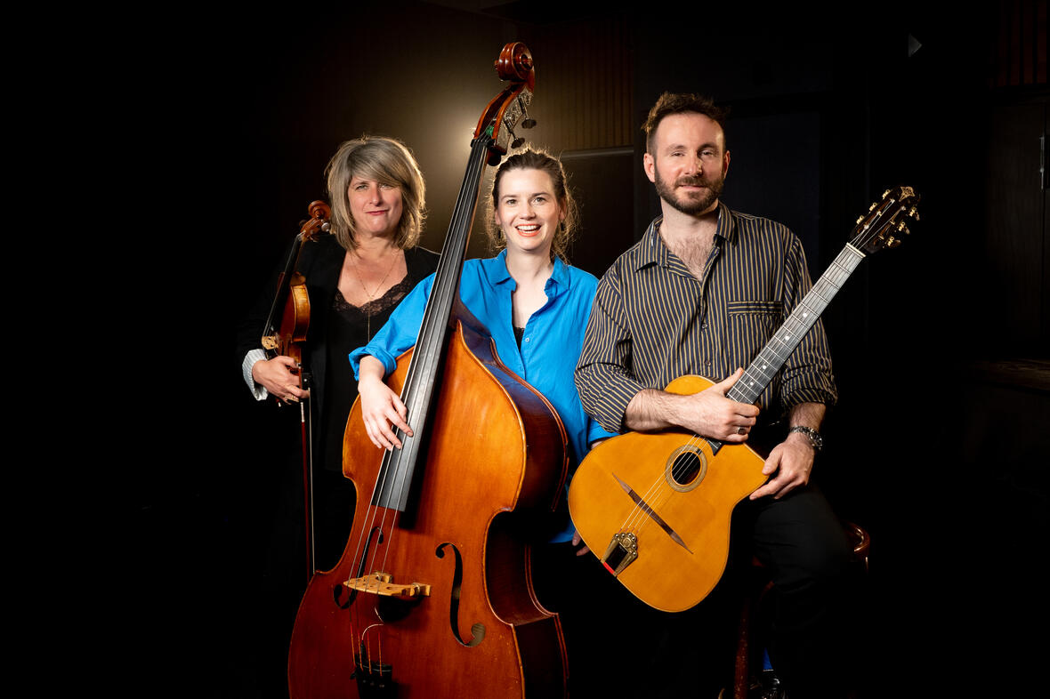 2026-09-11_11-19-46-trio_aurore__www-christophbombart-photography-com4