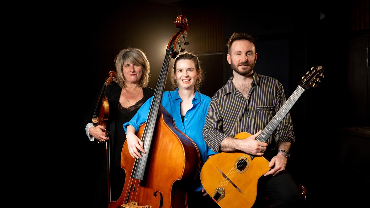 2026-09-11_11-19-46-trio_aurore__www-christophbombart-photography-com4
