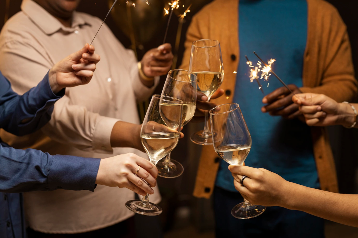 freepik-anstossen-silvester