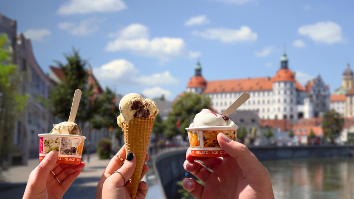eis_essen_waffel_schloss_donaukai_sommer