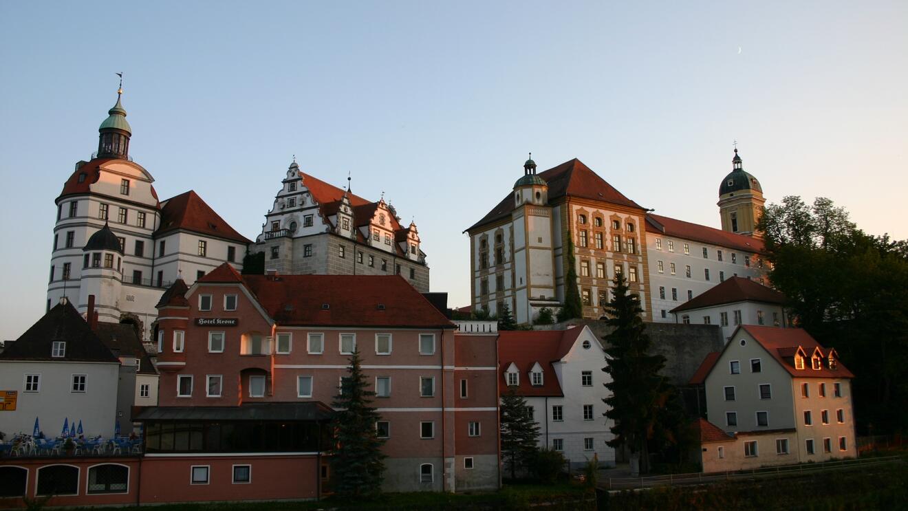 altstadt-daemmerung-schloss-hofkirche